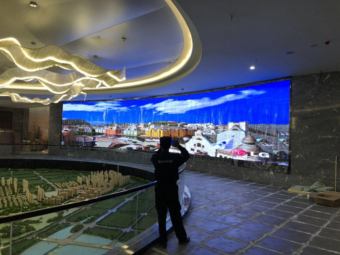 南京彩耀电子广告机